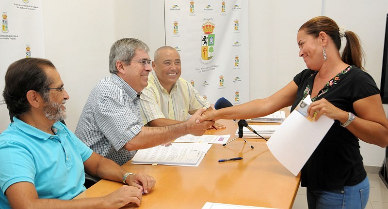 El Ayuntamiento suscribe convenios con clubes y deportistas del municipio