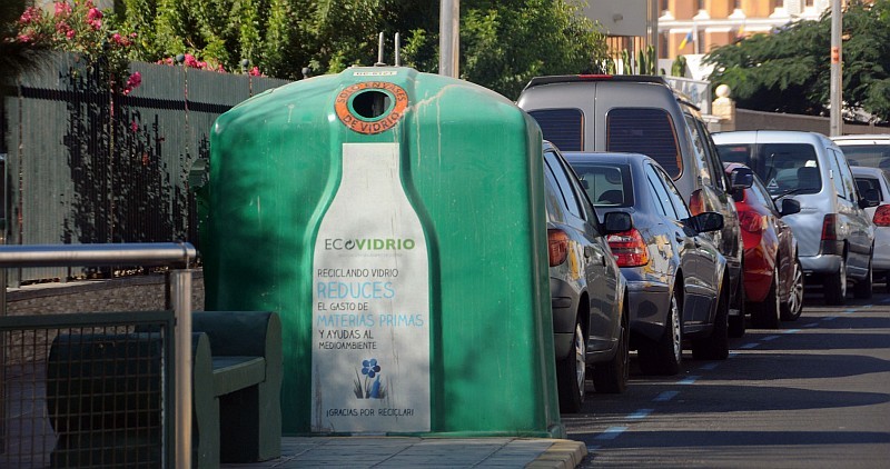 Maspalomas instala nuevos contenedores de vidrio que invitan a reciclar