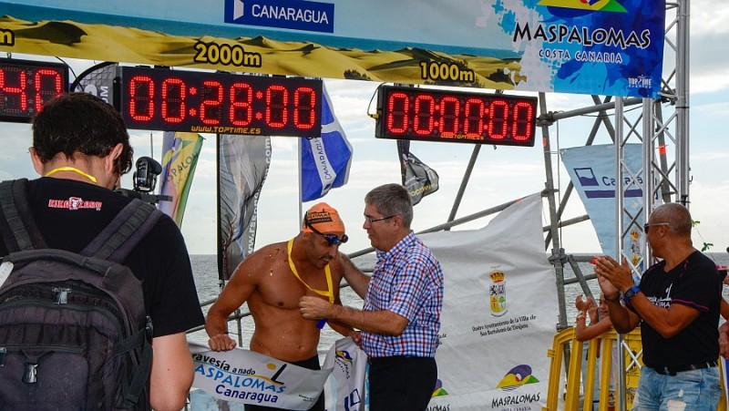 La Traves�a Maspalomas Canaragua concluye con la  participaci�n de 506 nadadores 