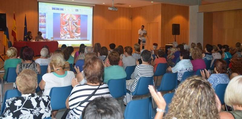  Un centenar de personas conocen en Maspalomas las pautas para conllevar el Alzheimer