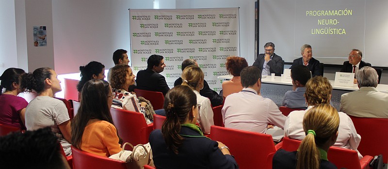 El coach en Programaci�n Neuroling��stica Gustavo Bertolotto imparti� una charla en el Hospital San Roque 