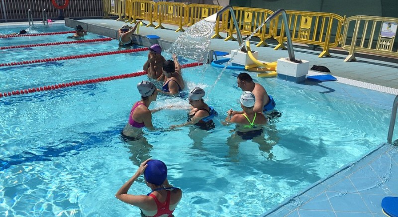 Servicios Sociales en Maspalomas pone en marcha actividades acu�ticas para discapacitados