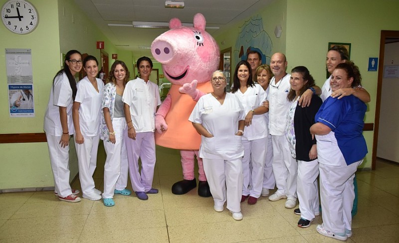 SPAR Gran Canaria lleva a la �mam� de Peppa Pig al Hospital Materno Infantil