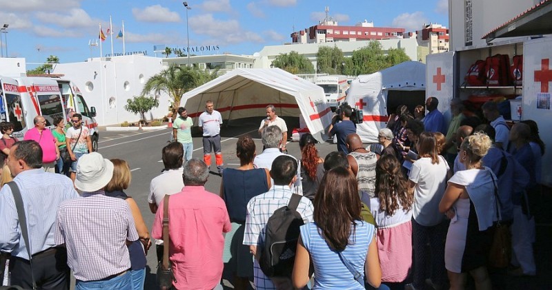 Cruz Roja muestra c�mo activa sus medios ante la llegada de una patera