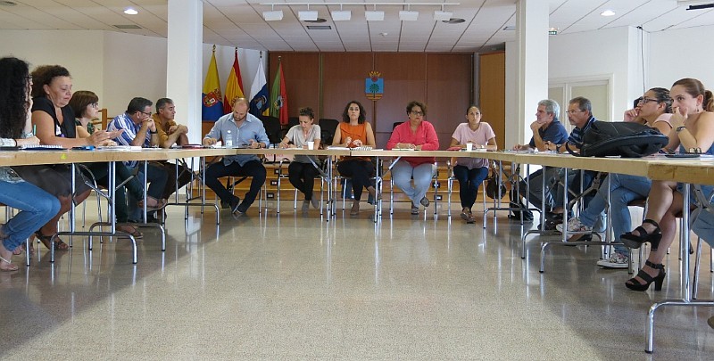 El Consejo Escolar de Santa Luc�a pide a la Consejer�a cambiar la normativa de comedores 