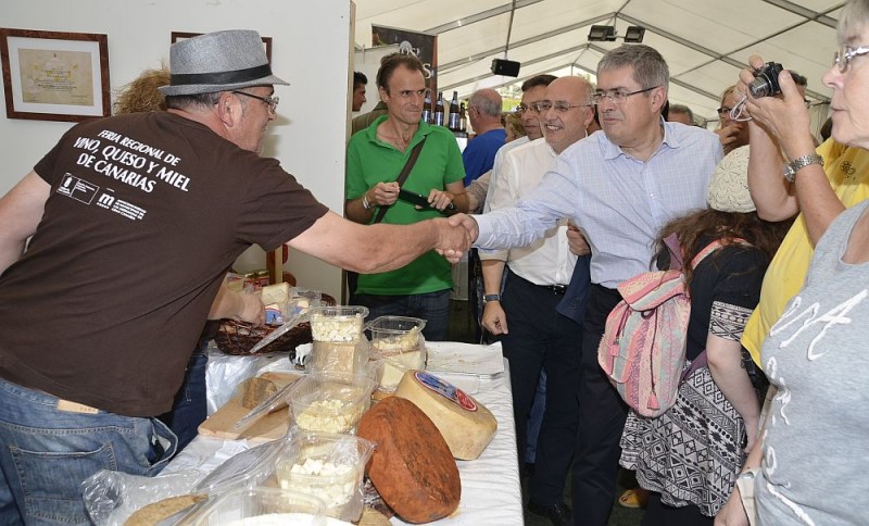 La VI Feria de Vino, Queso y Miel  punto de encuentro con el sector primario 