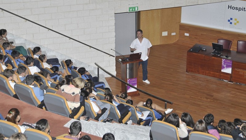 J�venes aprenden c�mo afecta el consumo del tabaco a la salud