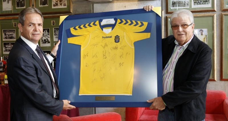 El PSOE Santa Luc�a realiza un reconocimiento a Adolfo Gopar Bola�os