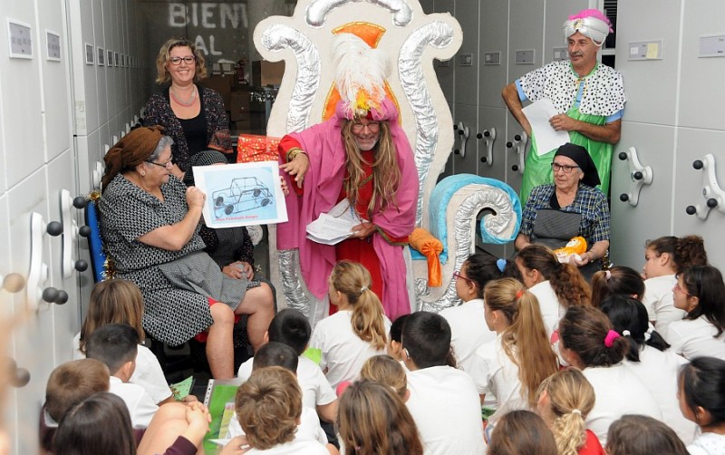 Escolares de Primaria visitan el Archivo de los Reyes Magos