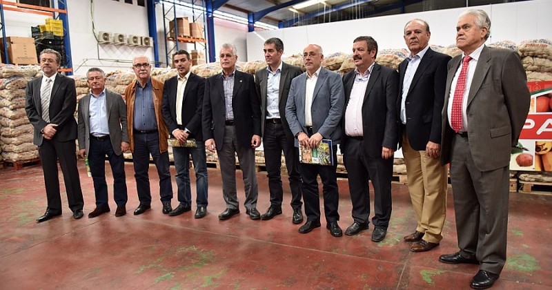 SPAR Gran Canaria entrega 75.000 kilos de semillas de papa a diez agricultores 