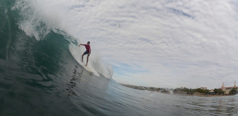 Espectaculares olas el domingo en el Faro para el Memorial Chera  