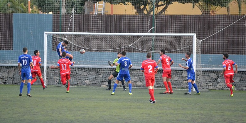 La U.D. San Fernando suma y sigue venciendo 1-0 a la U.D. Cruz Santa