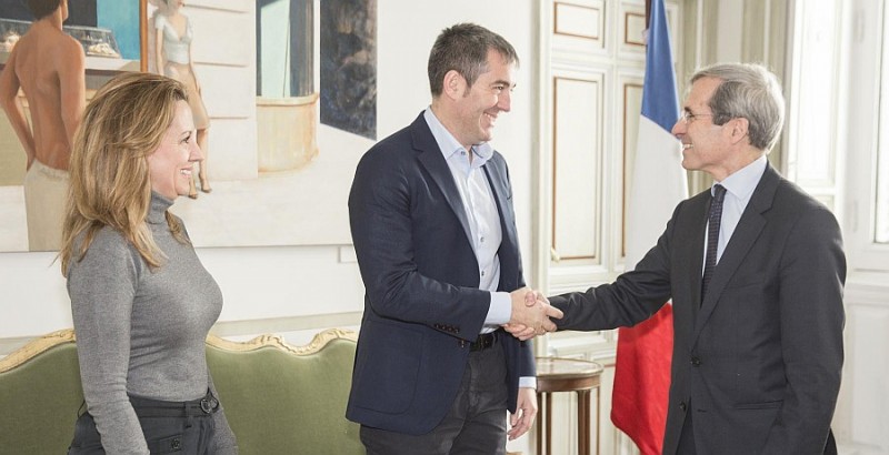 Clavijo detalla al embajador de Francia en Espa�a las ventajas fiscales del REF