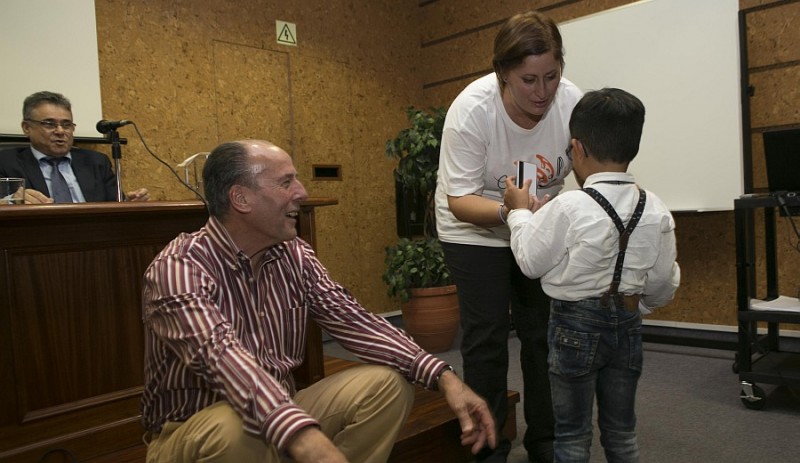 El SCS entrega las 11 primeras tarjetas sanitarias a menores transexuales 