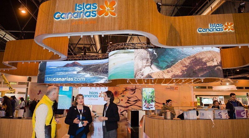 La consejera de Turismo y el equipo de Canarias ultiman  los detalles del pabell�n de Fitur 2016